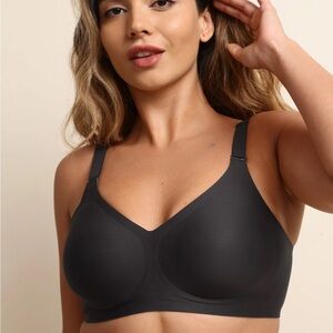 NWT Comfelie Soft-V Wireless Bra with W-shaped Support